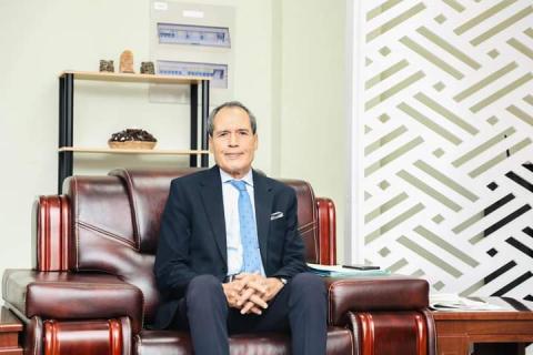 السفير المغربي في نواكشوط يشيد بالشراكة المغربية الموريتانية في مجال الطاقة وبالعلاقات بين البلدين