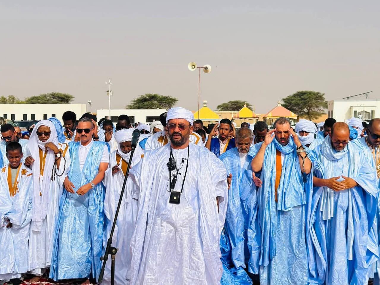 الخليفة العام للطريقة القادرية في غرب إفريقيا يؤم جموع المصلين في النمجاط