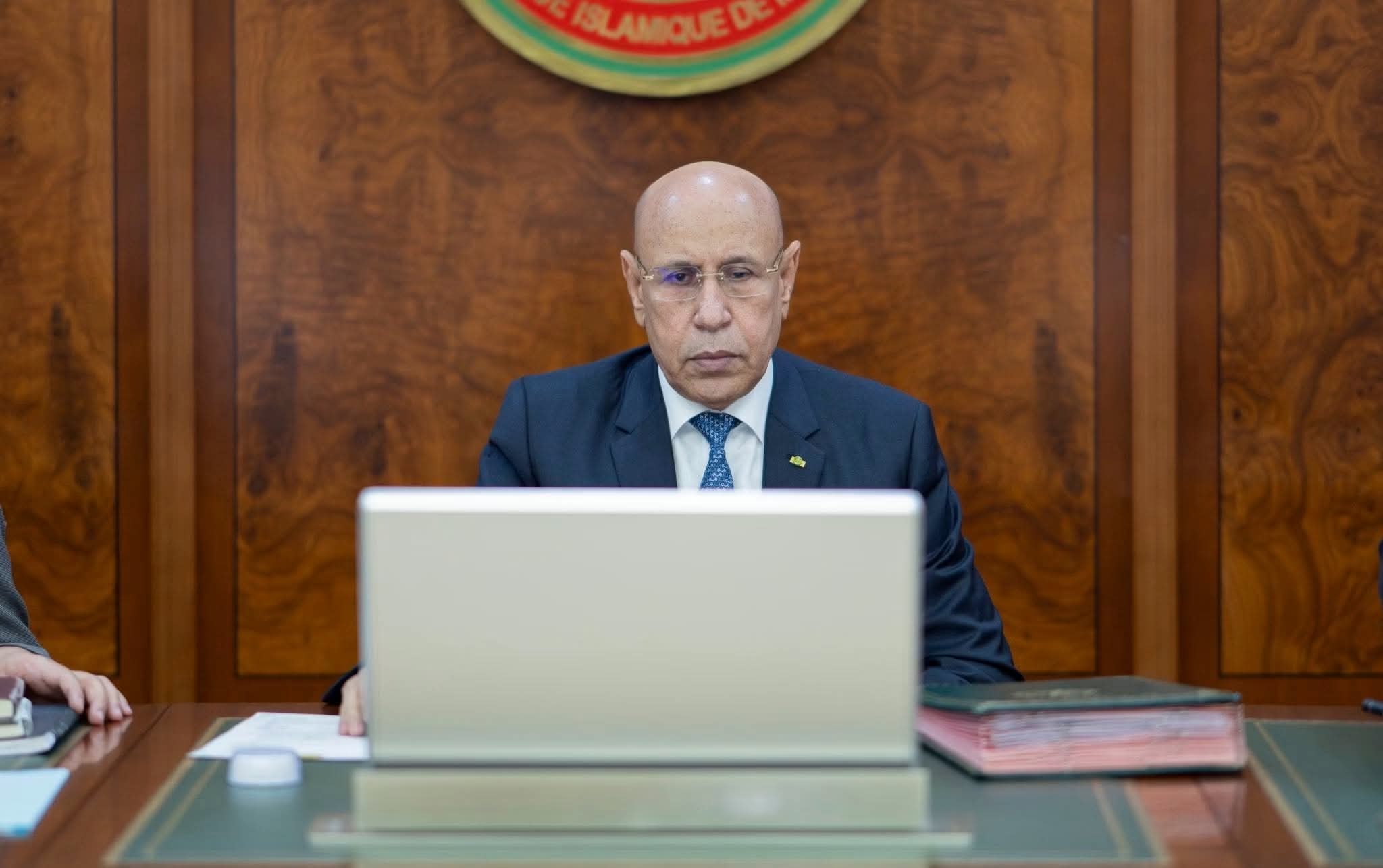 ذكر بمزايا التجربة الماضية.. رئيس الجمهورية يلزم أعضاء الحكومة وكبار المسؤولين بقضاء عطلهم داخل البلاد