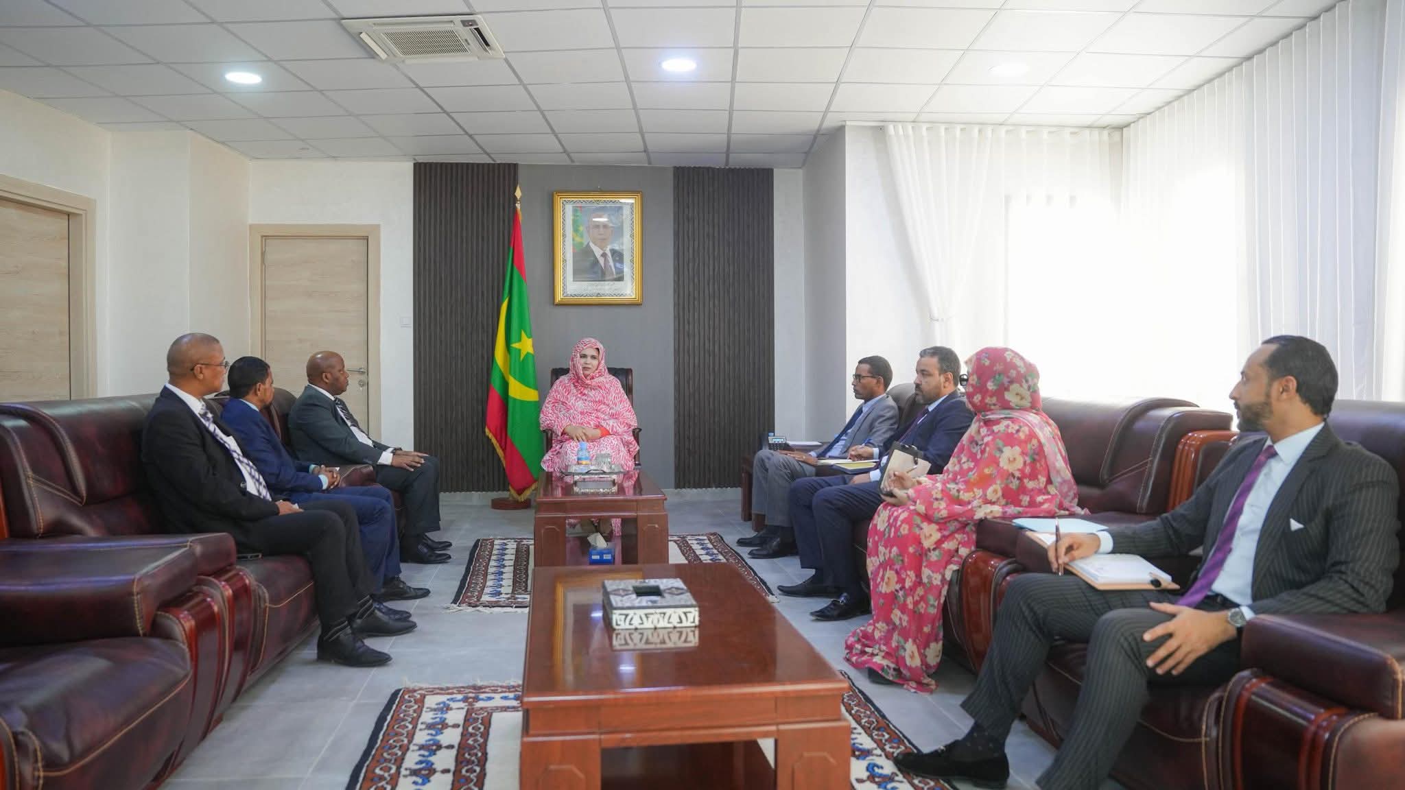 وزيرة التجارة تبحث مع سفير جنوب إفريقيا تعزيز التعاون في مجالي التجارة والسياحة