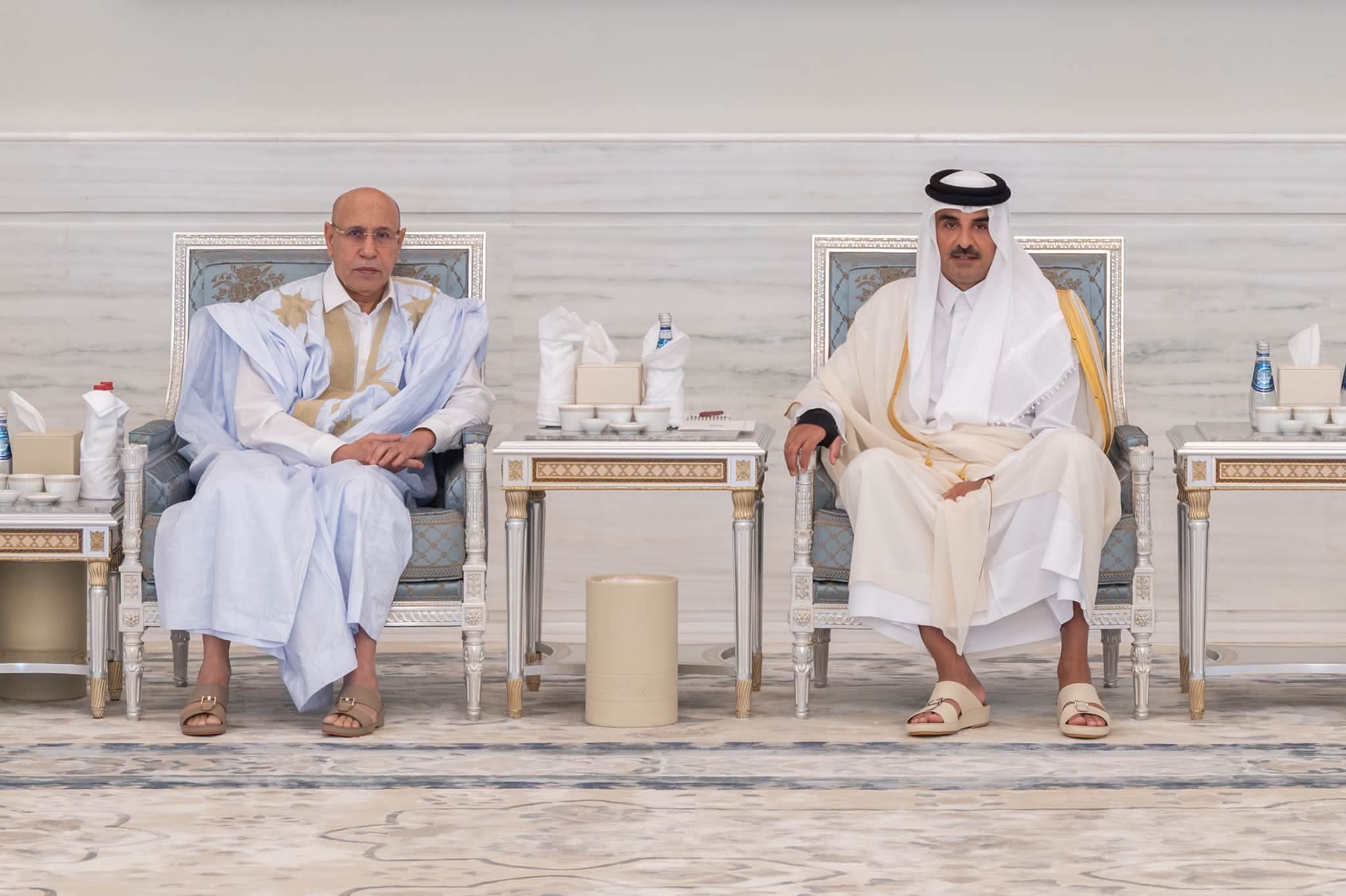 رئيس الجمهورية يلتقي بأمير قطر ويقدم له التعازي في رحيل الأمير الوالد الشيخ حمد بن خليفة آل ثاني