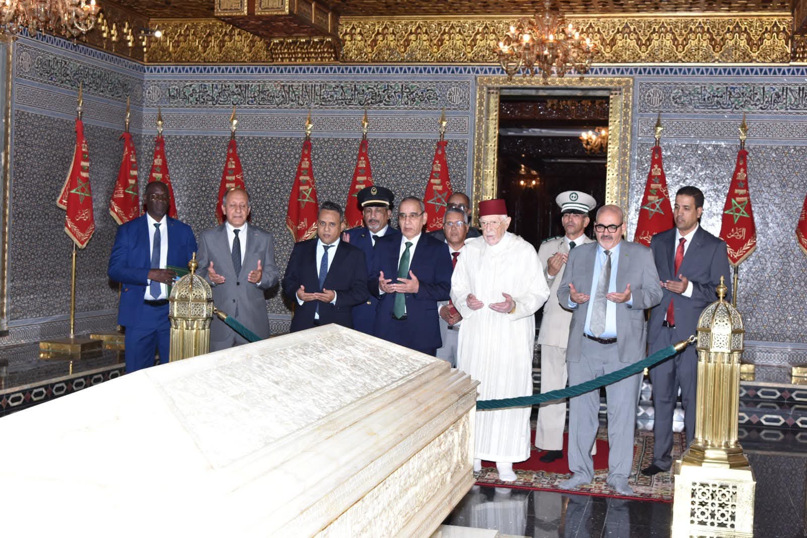 المغرب.. وزير الداخلية يزور ضريح الملك الراحل محمد الخامس
