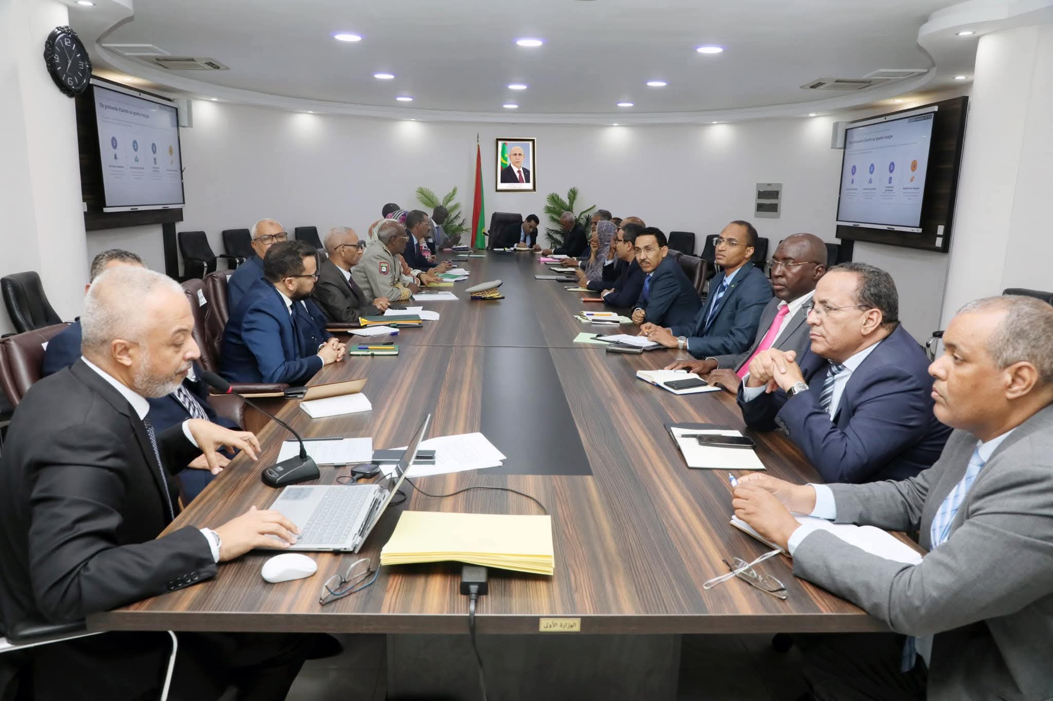 معالي الوزير الأول يترأس اجتماع اللجنة الوزارية المكلفة بمتابعة موسم الأمطار