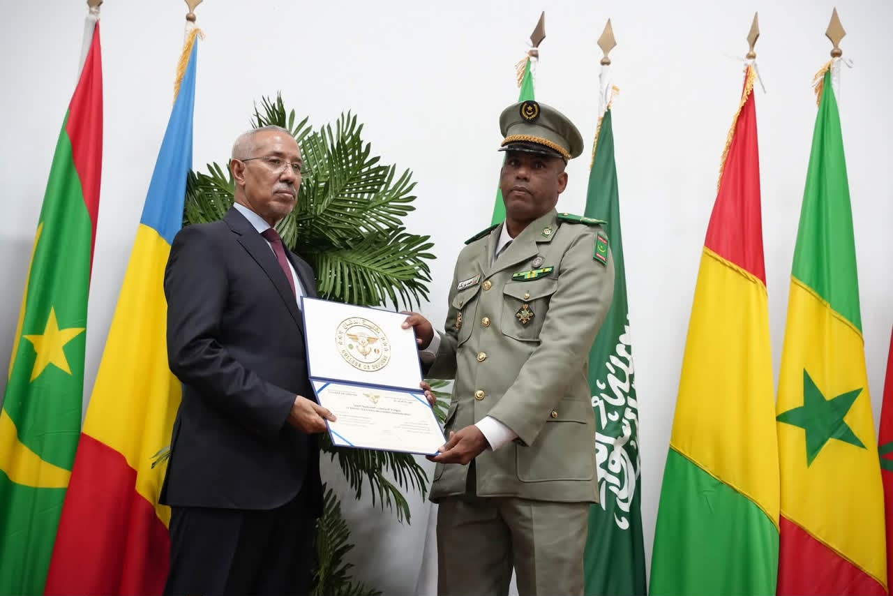 بحضور قائد الأركان العامة للجيوش.. وزير الدفاع يشرف على حفل تخرج الدفعة الـ 8 من كلية الدفاع