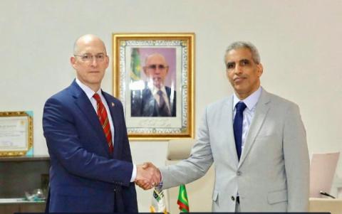 الشركة الموريتانية للمحروقات (SMH) تستقبل وفداً من وزارة الخارجية الأمريكية لتعزيز التعاون في مجال الطاقة